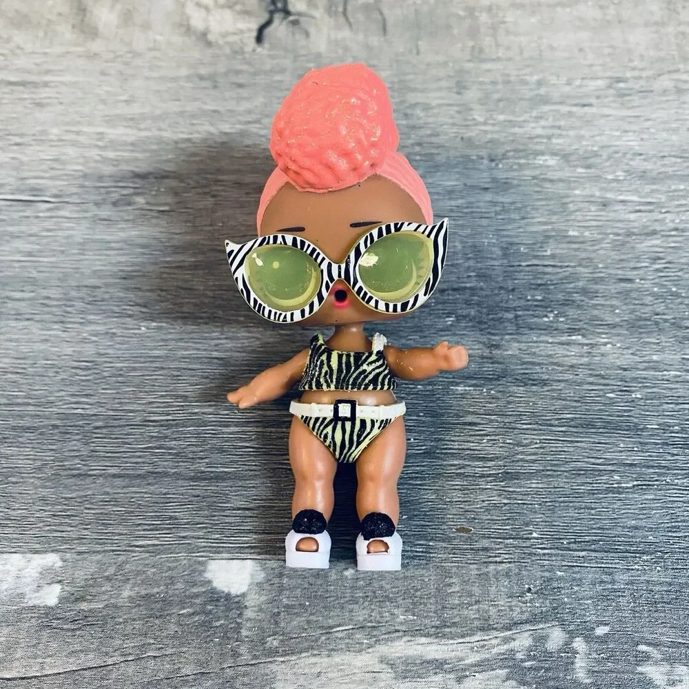 LOL Surprise! Dolls Lights Glitter Yacht B.B. With Outfit Glows Under Blacklight
